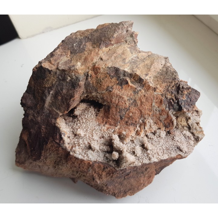 Szczotka kwarcowa w szczelinie w ryolicie z Jedlinki k. Wałbrzycha