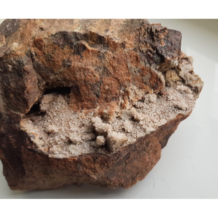 Szczotka kwarcowa w szczelinie w ryolicie z Jedlinki k. Wałbrzycha