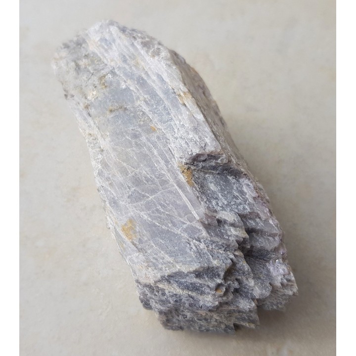 Duży okaz rzadkiego piroksenu litowego - spodumenu