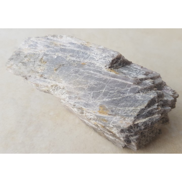 Duży okaz rzadkiego piroksenu litowego - spodumenu