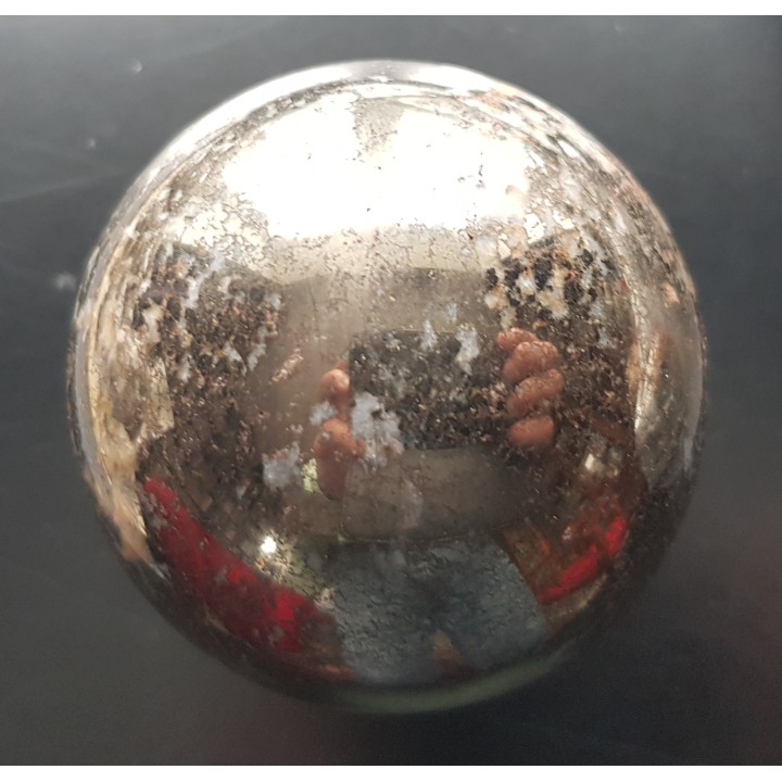 Kula z pirytu ze złoża Carlibaba, Bukowina, Rumunia