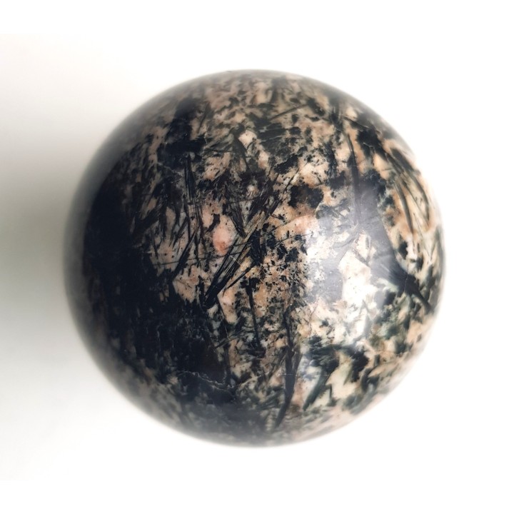 Kula ze skały gedrytowej ze Skisshyttan, Dalarna, Szwecja