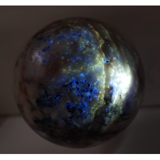 Kula z żyły kwarcowej z wolframitem z Bułgarii