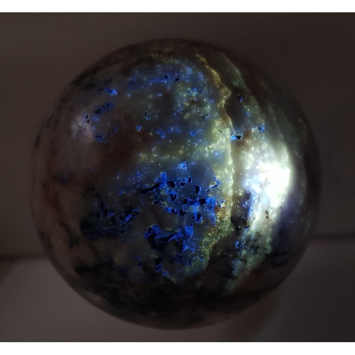 Kula z żyły kwarcowej z wolframitem z Bułgarii