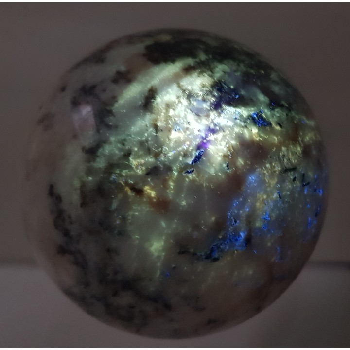 Kula z żyły kwarcowej z wolframitem z Bułgarii