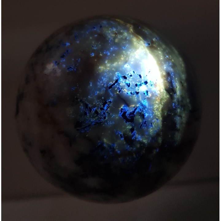 Kula z żyły kwarcowej z wolframitem z Bułgarii