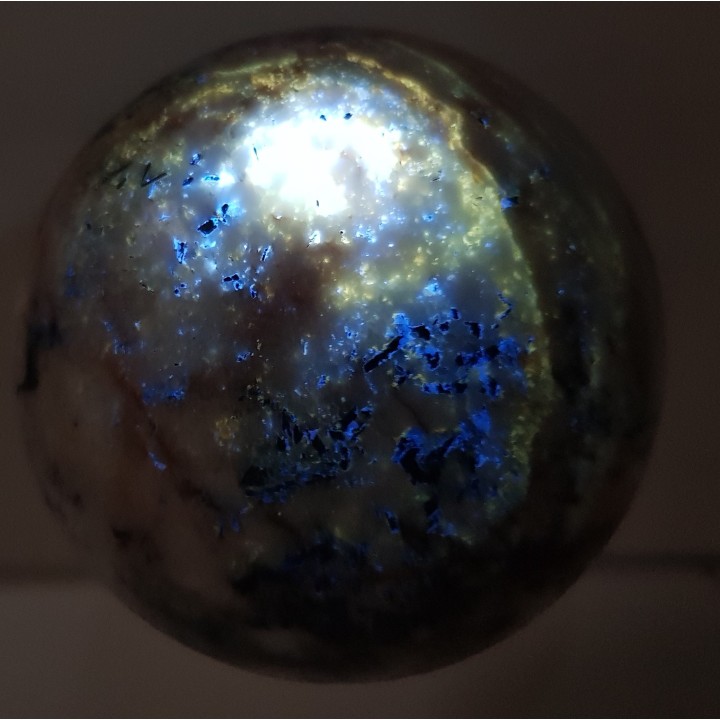 Kula z żyły kwarcowej z wolframitem z Bułgarii