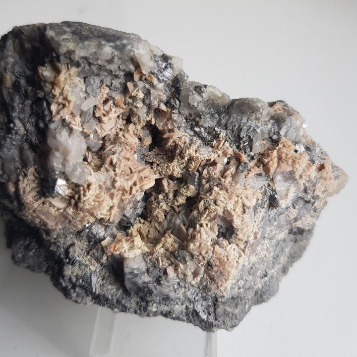 Żyła rudna z kryształami arsenopirytu oraz ankerytu z Radzimowic