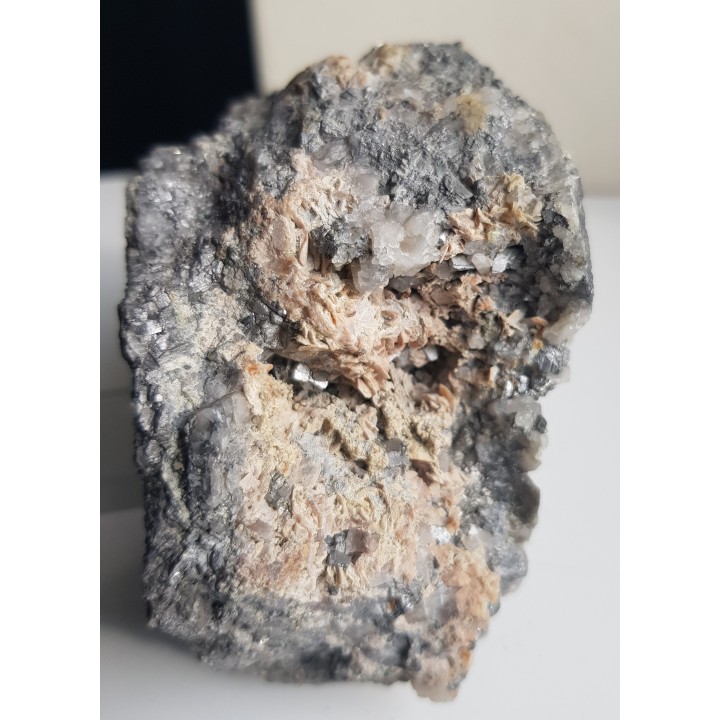 Żyła rudna z kryształami arsenopirytu oraz ankerytu z Radzimowic