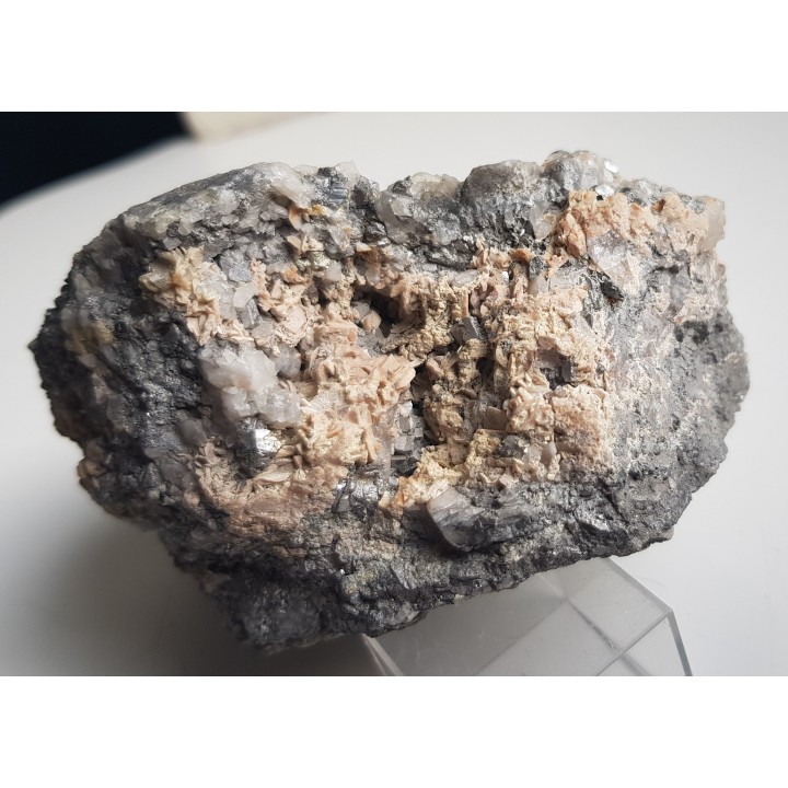 Żyła rudna z kryształami arsenopirytu oraz ankerytu z Radzimowic