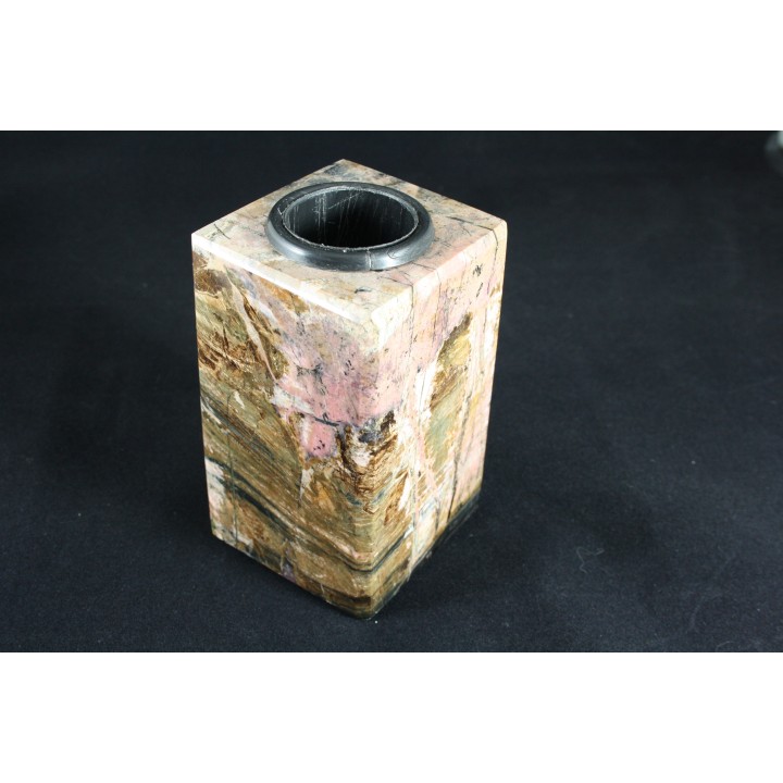 Wazon z rodonitu z rumuńskich Karpat