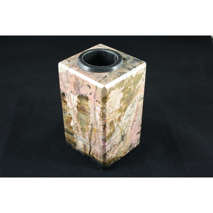 Wazon z rodonitu z rumuńskich Karpat