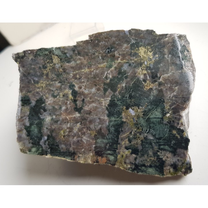 Skapolit, chalkopiryt i molibdenit w skarnie ze Svappavaary, Norrbotten (Szwecja)