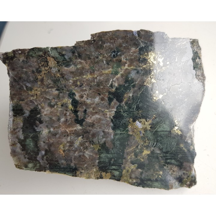 Skapolit, chalkopiryt i molibdenit w skarnie ze Svappavaary, Norrbotten (Szwecja)