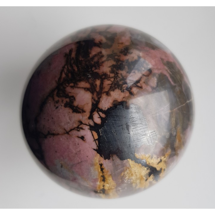 Unikatowa kula z rodonitu z Carlibaba, złoże rud manganu Dadu w Rumunii