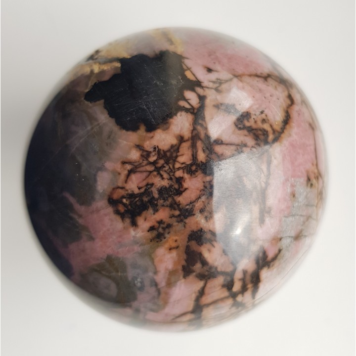 Unikatowa kula z rodonitu z Carlibaba, złoże rud manganu Dadu w Rumunii