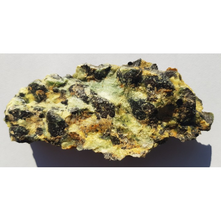 Duże kryształy chromitu z Tąpadeł k. Sobótki