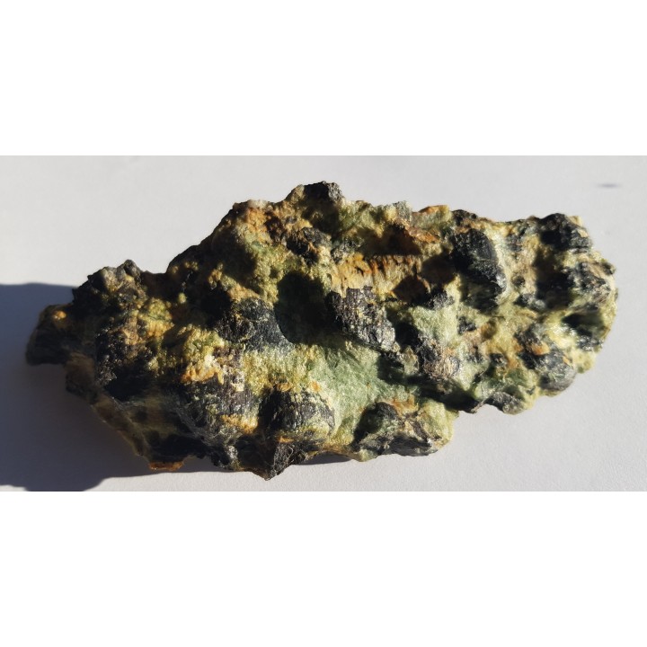 Duże kryształy chromitu z Tąpadeł k. Sobótki