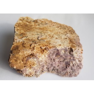 Fioletowy, masywny wezuwian z Jordanowa Śląskiego