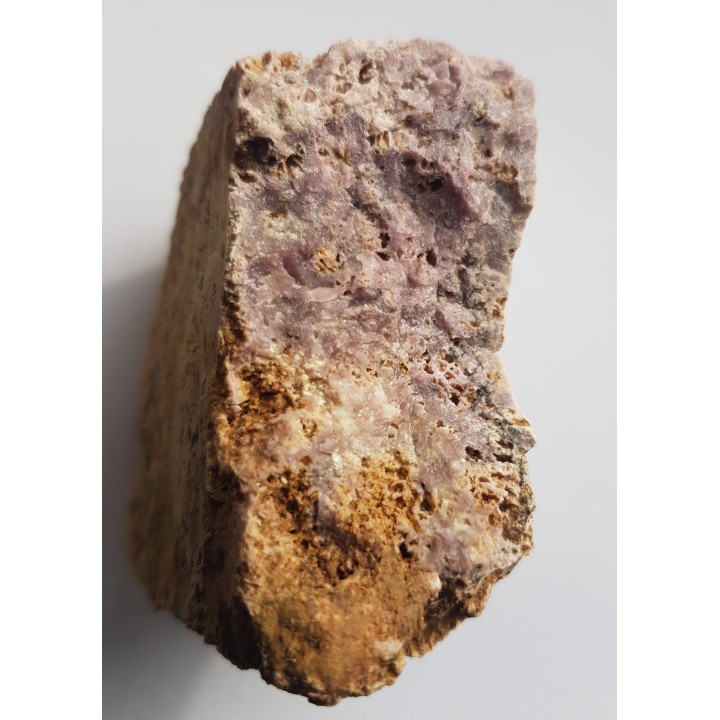 Fioletowy, masywny wezuwian z Jordanowa Śląskiego