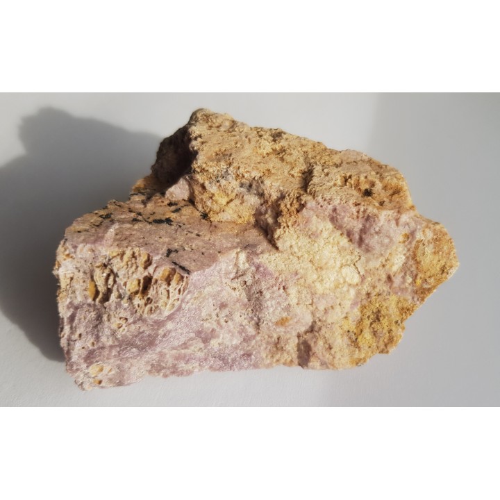 Fioletowy, masywny wezuwian z Jordanowa Śląskiego