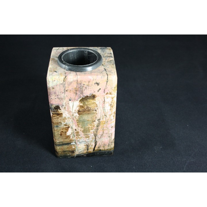 Wazon z rodonitu z rumuńskich Karpat