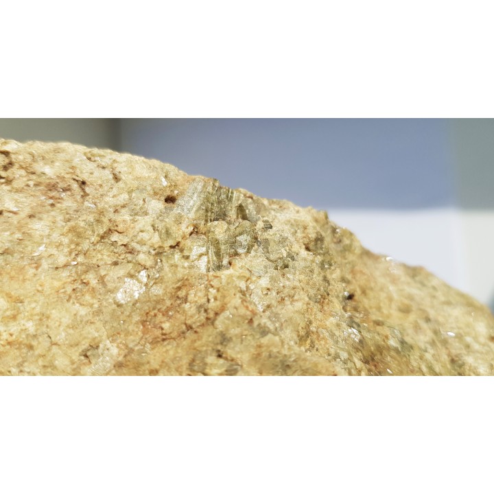 Krystaliczny, zielony wezuwian z Jordanowa Śląskiego