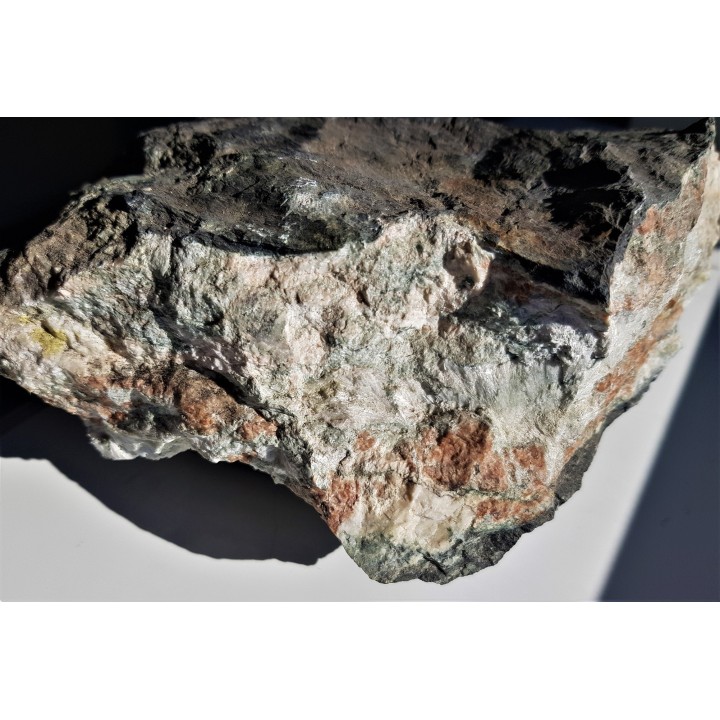 Budina z wollastonitem i granatami z Miedzianki sudeckiej