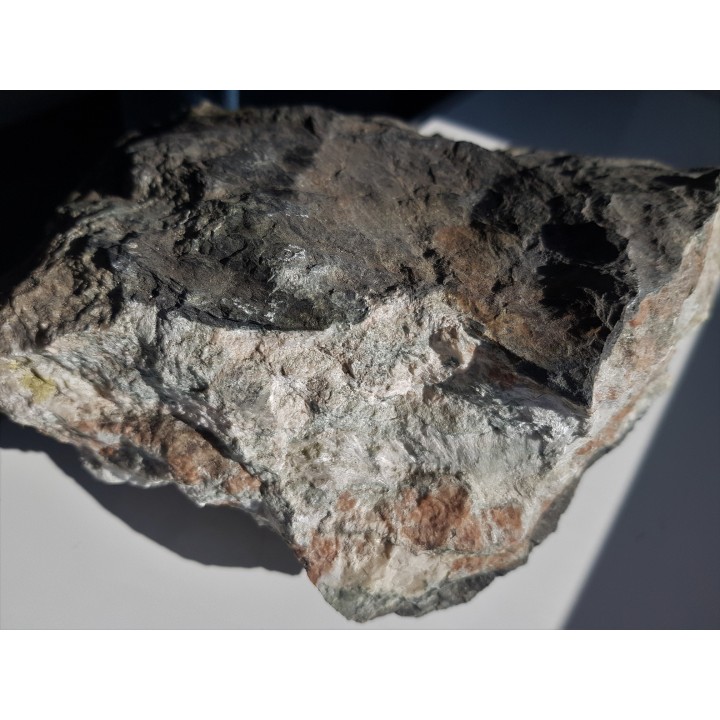 Budina z wollastonitem i granatami z Miedzianki sudeckiej