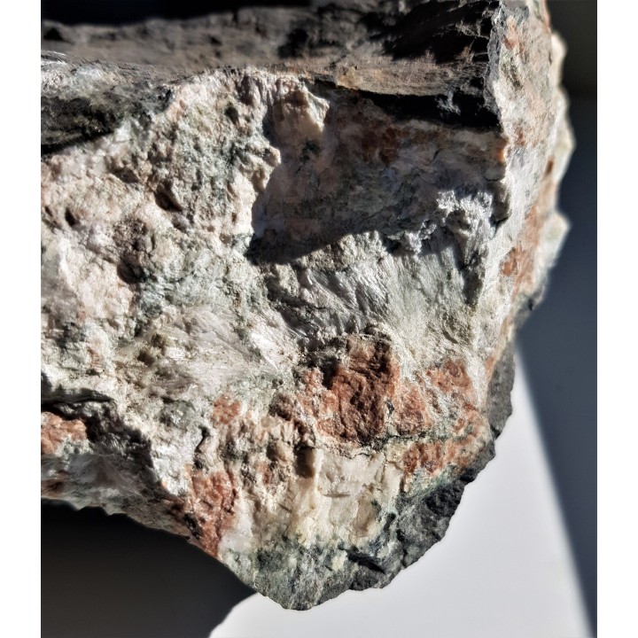 Budina z wollastonitem i granatami z Miedzianki sudeckiej