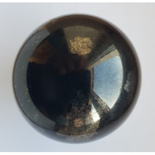 Czarna kula z kruszcami z Miedzianki k. Janowic Wlk.