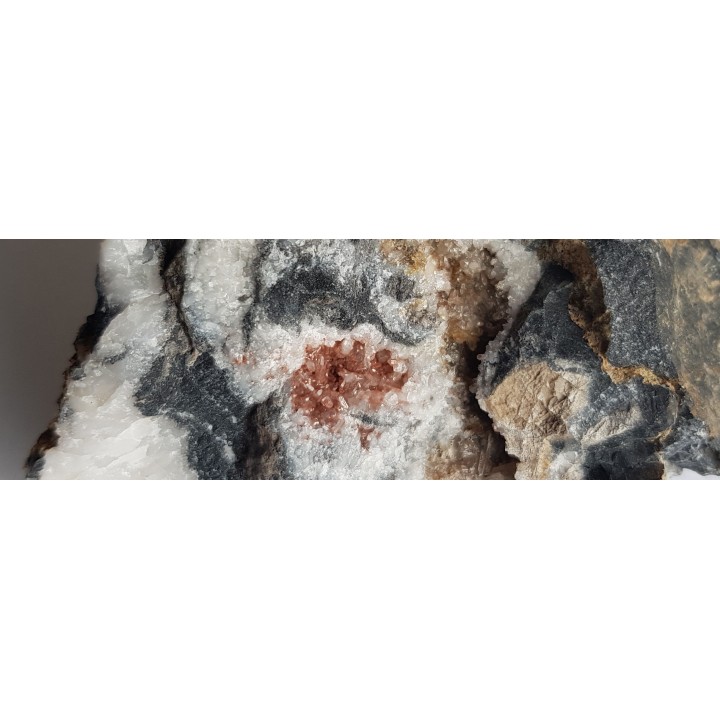 Kwarc z hematytem z łupków krzemionkowych z Gozdna