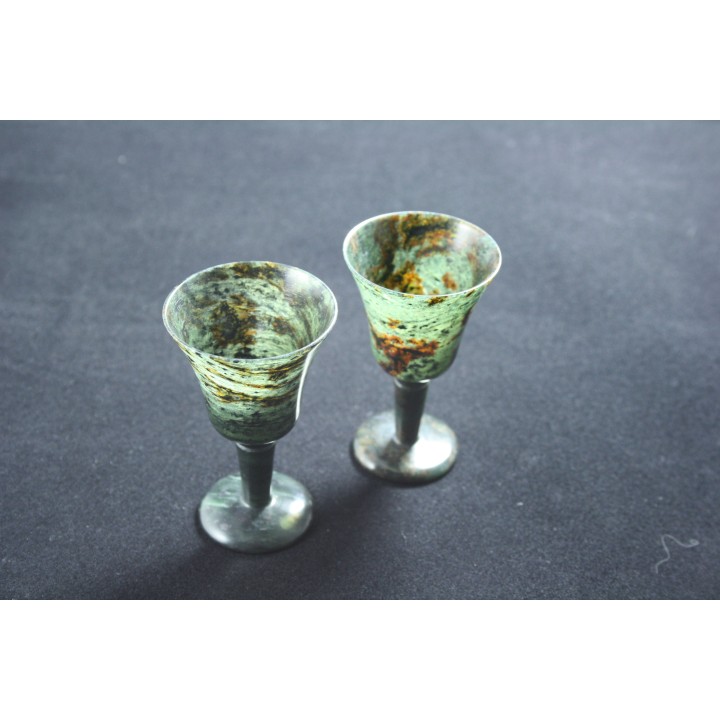 Unikatowa para kamienych kieliszków wykonanych ze żmijowca