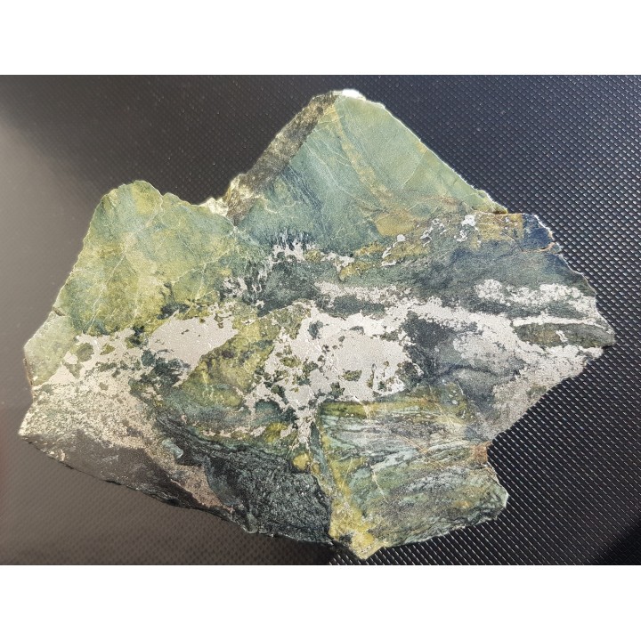 Piryt w skarnie z Kowar