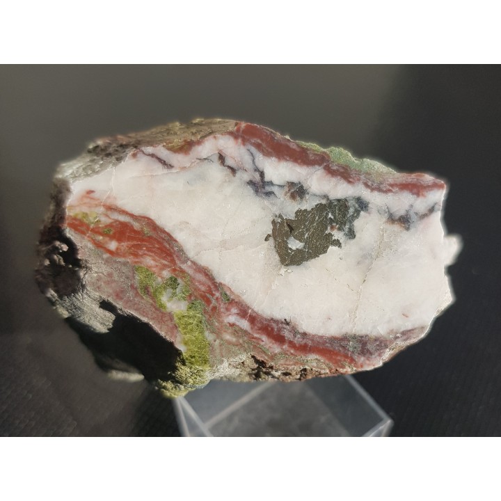 Chalkopiryt w żyle kalcytowej z Kowar