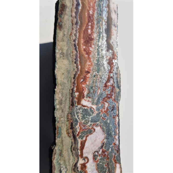 Niezwykły agat żyłowy z Borówna obficie impregnowany pirytem