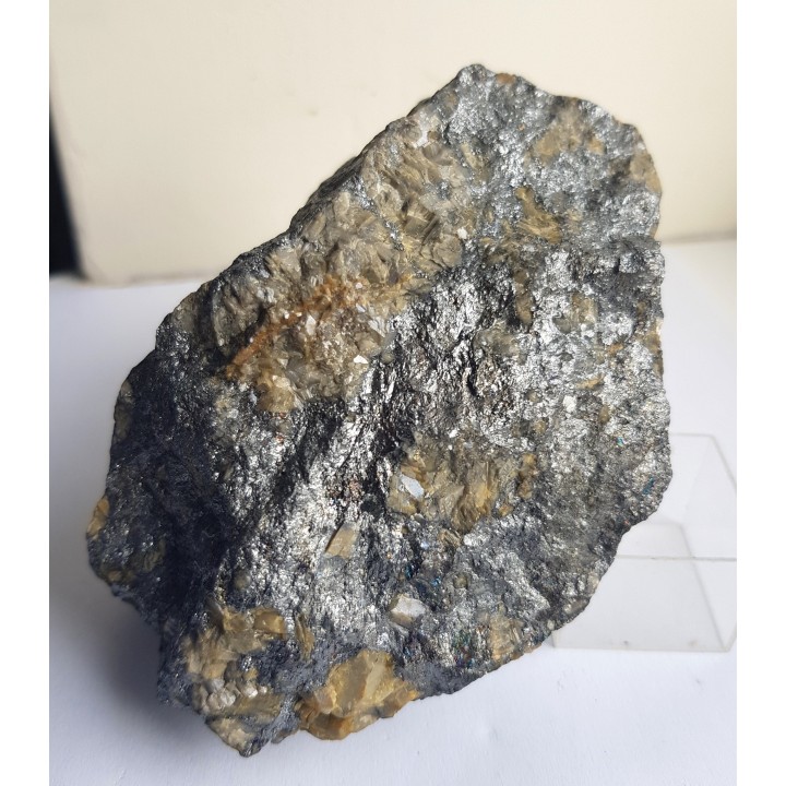 Okaz masywnego tetraedrytu z wrostkami syderytu z Rożnawy (Słowacja)