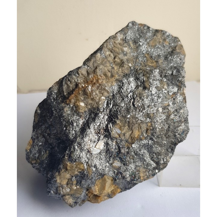 Okaz masywnego tetraedrytu z wrostkami syderytu z Rożnawy (Słowacja)