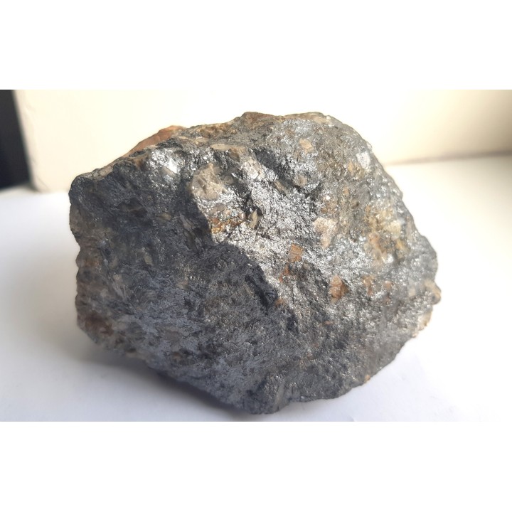 Okaz masywnego tetraedrytu z wrostkami syderytu z Rożnawy (Słowacja)