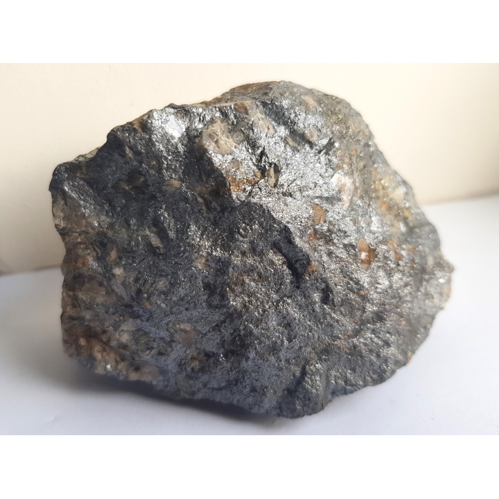 Okaz masywnego tetraedrytu z wrostkami syderytu z Rożnawy (Słowacja)