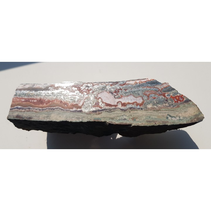 Niezwykły agat żyłowy z Borówna obficie impregnowany pirytem