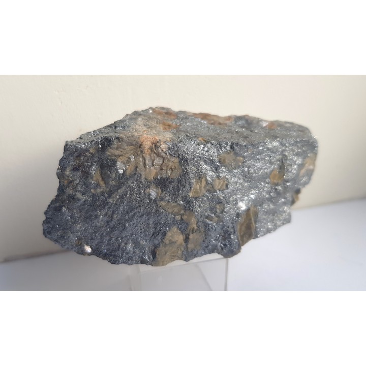 Okaz masywnego tetraedrytu z wrostkami syderytu z Rożnawy (Słowacja)