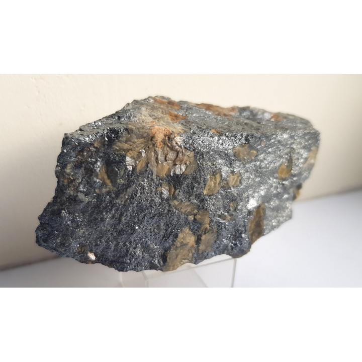 Okaz masywnego tetraedrytu z wrostkami syderytu z Rożnawy (Słowacja)