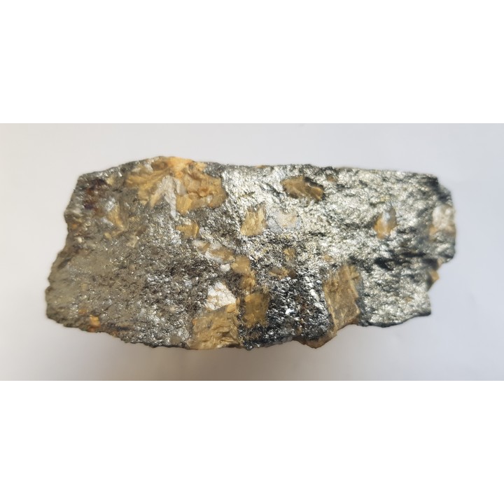 Okaz masywnego tetraedrytu z wrostkami syderytu z Rożnawy (Słowacja)