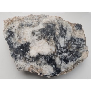 Polerowana płyta pryzmatynu, rzadkiego boranokrzemianu ze Szwecji