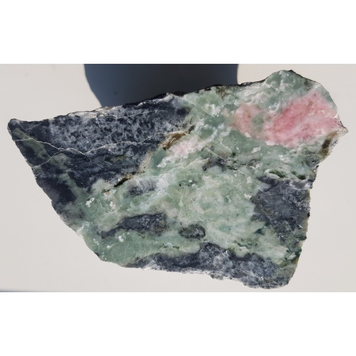 Skarn z różowym zoistytem z Łażan k. Żarowa