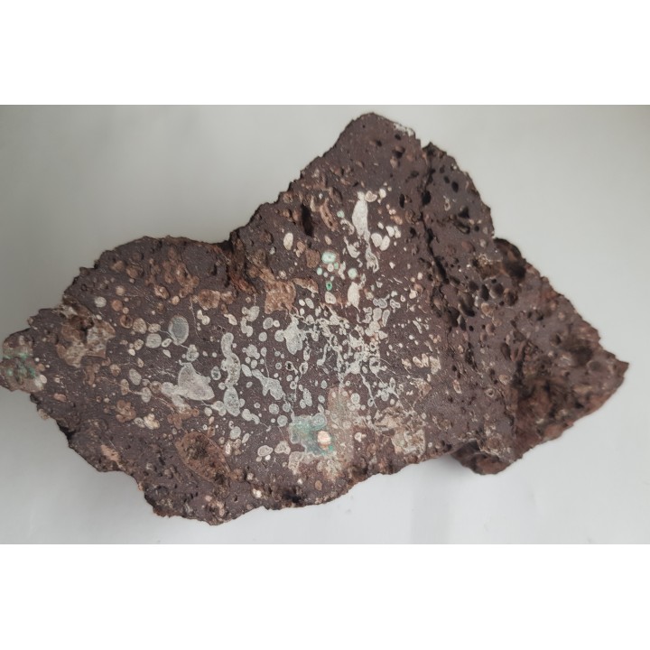 Miedź rodzima w melafirze migdałowcowym z Sokołowca w Górach Kaczawskich