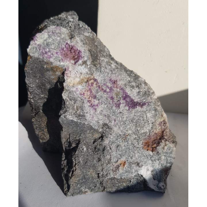 Krystaliczny amesyt chromowy z Tąpadeł k. Sobótki