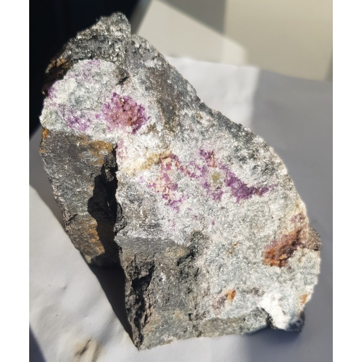 Krystaliczny amesyt chromowy z Tąpadeł k. Sobótki