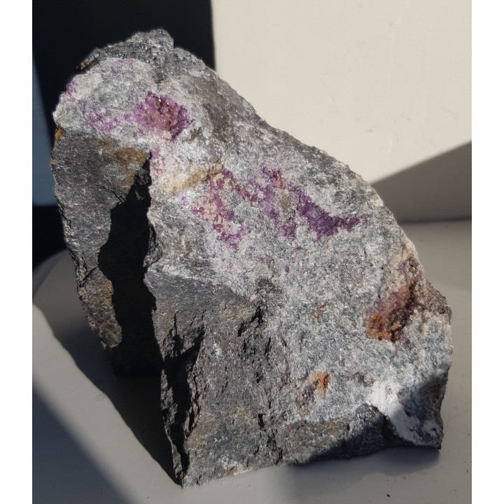 Krystaliczny amesyt chromowy z Tąpadeł k. Sobótki